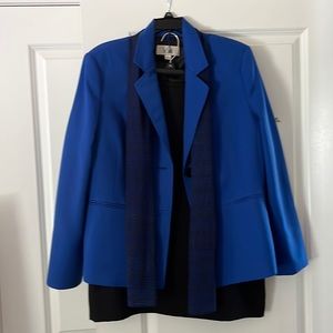 Women 2 pc suit by Le Suit.  Jacket size 14/skirt 16.
